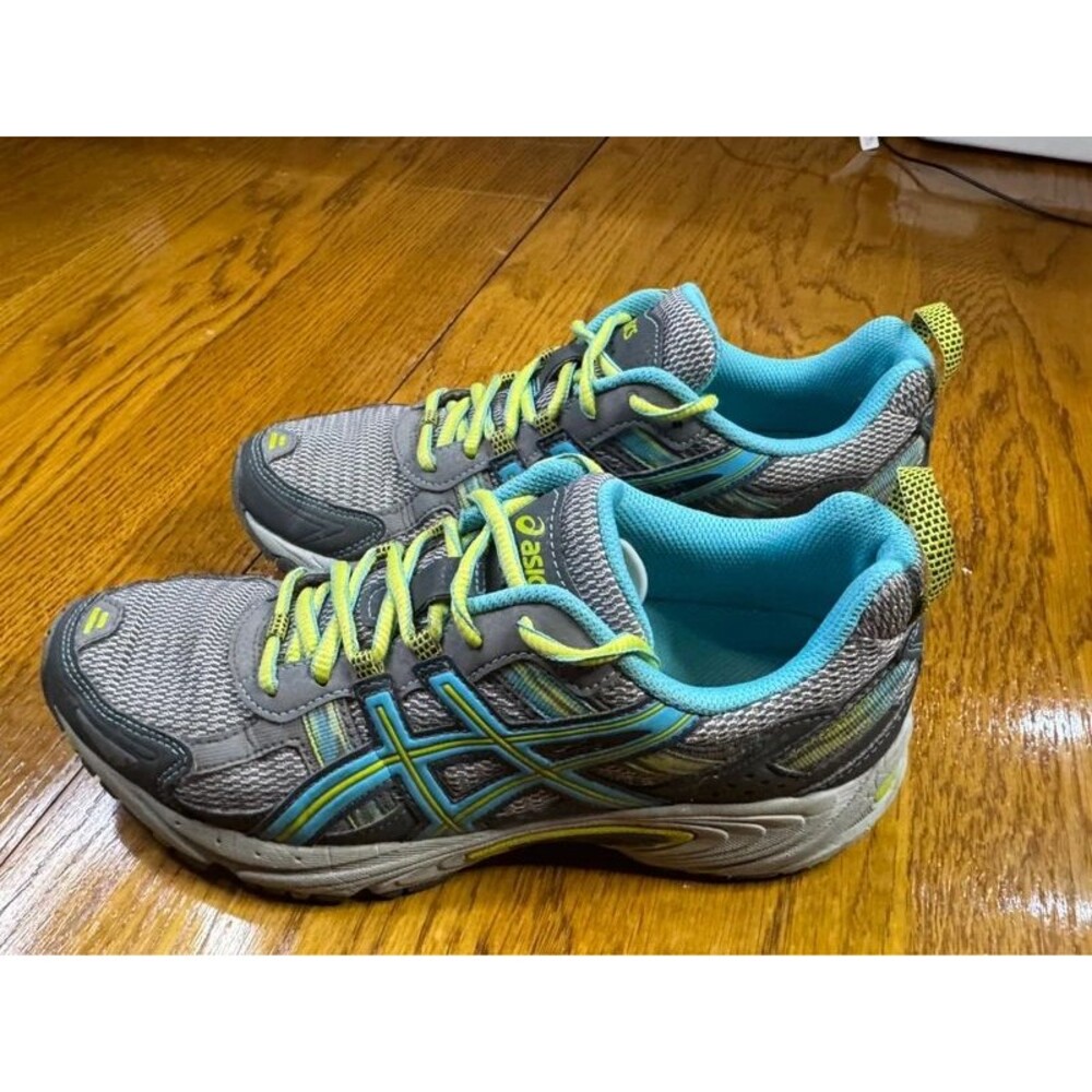 Women's Asics sneakers, ex cond, size 8